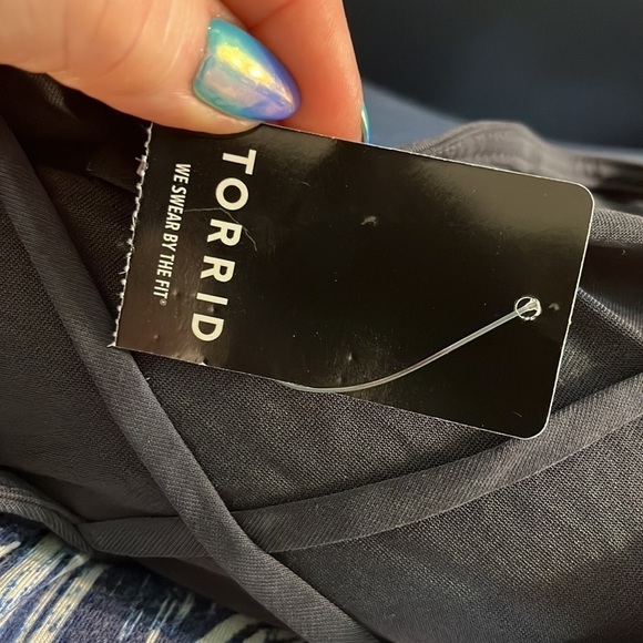 Torrid Top Surplice Plunge Strappy Faux Wrap NWT Gray Torrid Size 2 = 2X - Picture 9 of 11